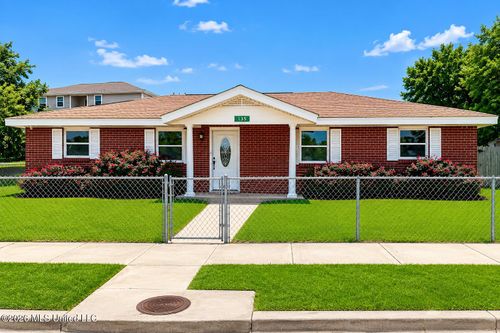 135 Pine Grove Ave, Biloxi, MS, 39531-4814 | Card Image