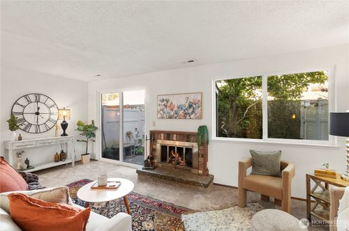 a17-1421 W Casino Rd, Everett, WA, 98204-1557 | Card Image