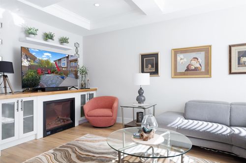 {{alt}} | Card Image