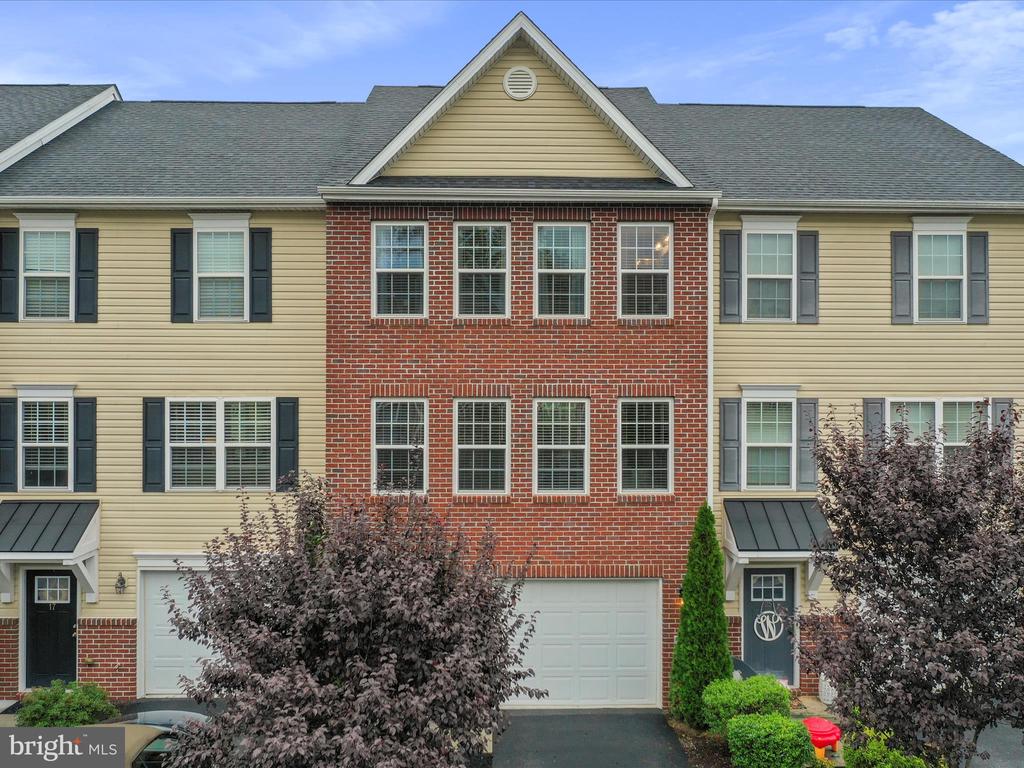 Savage Ct, Falling Waters, WV 25419
