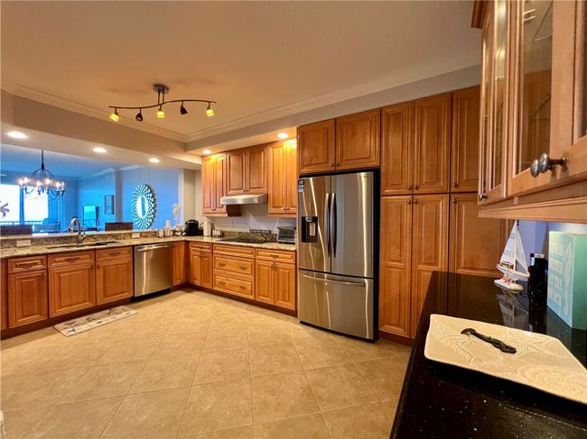 204A - 4160 N A1a, House attached with 3 bedrooms, 2 bathrooms and null parking in Hutchinson Island FL | Image 11