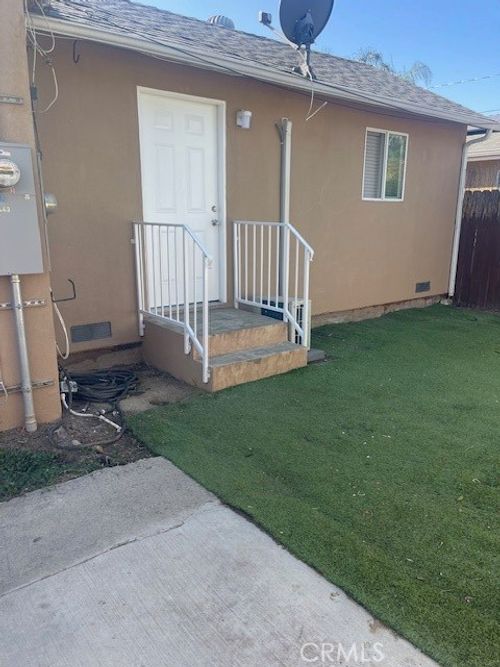 8445 Calvin Ave, Northridge, CA, 91324-4213 | Card Image