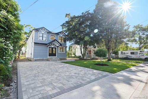 86 Moffitt Blvd, Islip, NY, 11751-2919 | Card Image
