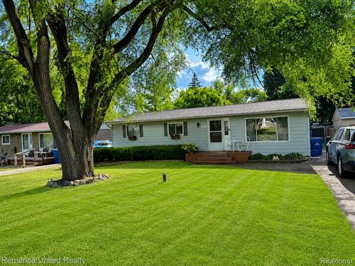 4861 Allingham Dr, White Lake, MI, 48383-1506 | Card Image