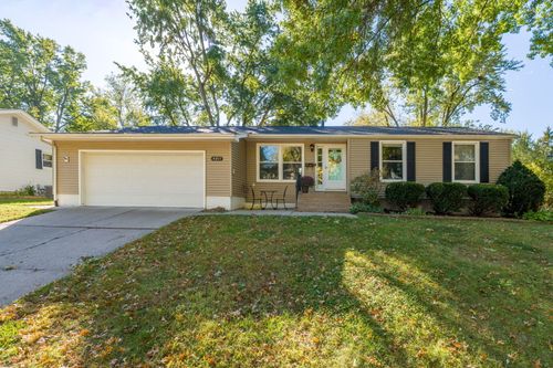 4211 Wittman Dr, Davenport, IA, 52806-4348 | Card Image
