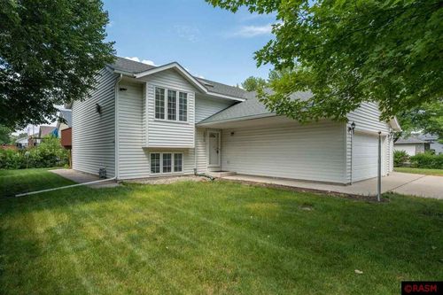 1670 Castle Dr, North Mankato, MN, 56003-1506 | Card Image