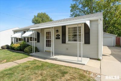 1122 39 Th Street, House other with 3 bedrooms, 1 bathrooms and null parking in Moline IL | Image 3