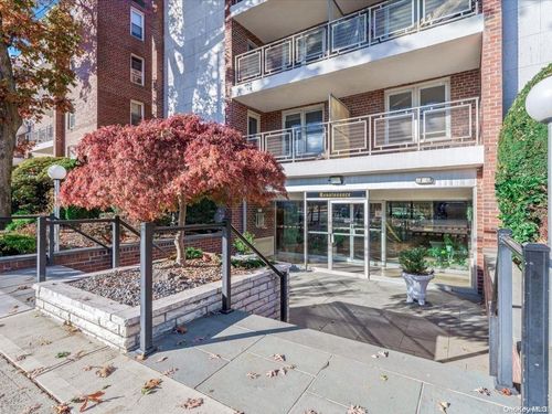 apt-2u-110 Brooklyn Ave, Freeport, NY, 11520-2907 | Card Image