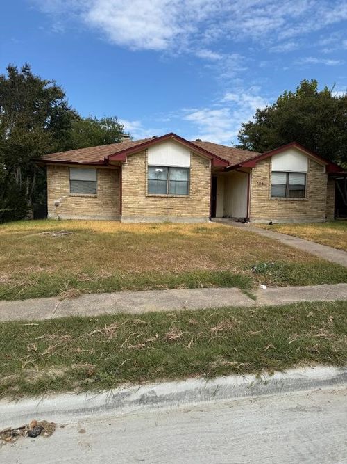 705 Angle Ridge Cir, Garland, TX, 75043-2625 | Card Image