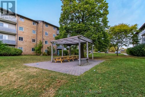 11-635 Wonderland Rd S, London, ON, N6K1M1 | Card Image