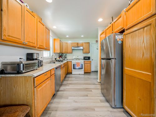 24829 Woodland Dr, Brownstown Twp, MI, 48134-9287 | Card Image