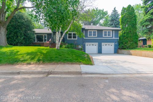 1019 5th Ave W, Dickinson, ND, 58601-3836 | Card Image