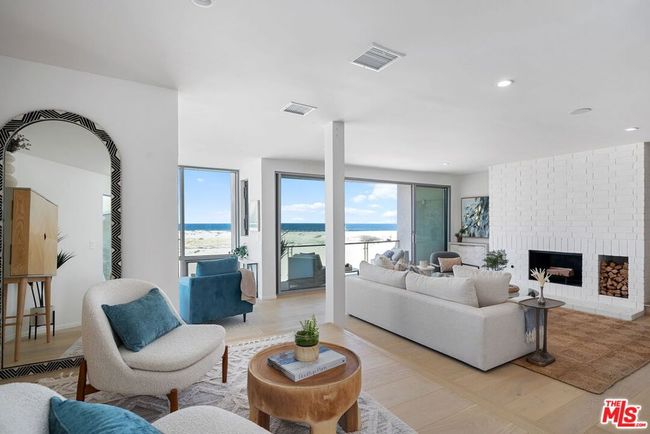 APT-201 - 5205 Ocean Front Walk, Condo with 2 bedrooms, 3 bathrooms and 2 parking in Marina del Rey CA | Image 12