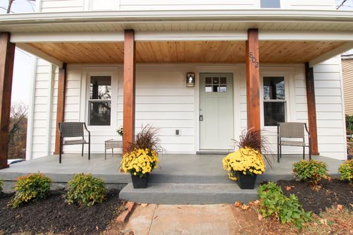 802 Burwell Ave, Staunton, VA, 24401-3226 | Card Image