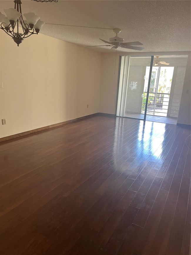 APT-4311 - 1830 N Lauderdale Ave, Condo with 1 bedrooms, 2 bathrooms and null parking in North Lauderdale FL | Image 5