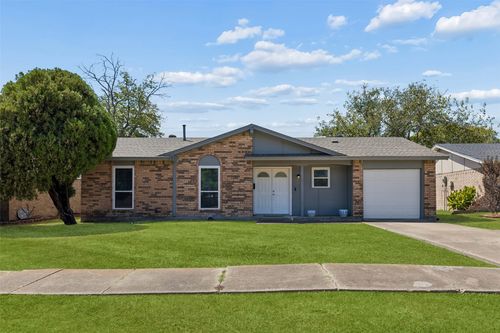910 Quebec Dr, Garland, TX, 75040-5218 | Card Image