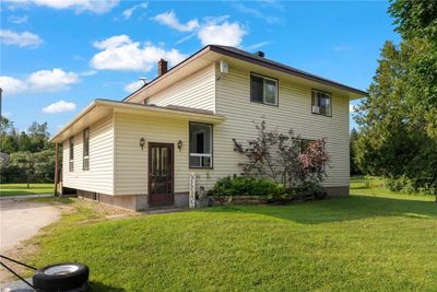 2427 Lochwinnoch Rd, House other with 3 bedrooms, 2 bathrooms and 8 parking in Renfrew ON | Image 2