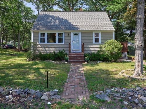 111 Hillcrest Dr, Attleboro, MA, 02703-4570 | Card Image