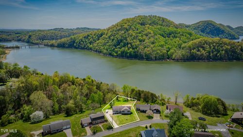 127 W Lake Dr, Rogersville, TN, 37857-7124 | Card Image