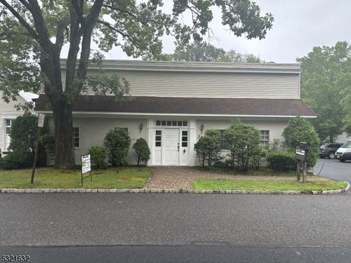 320 Essex St, Stirling, NJ, 07980-1339 | Card Image