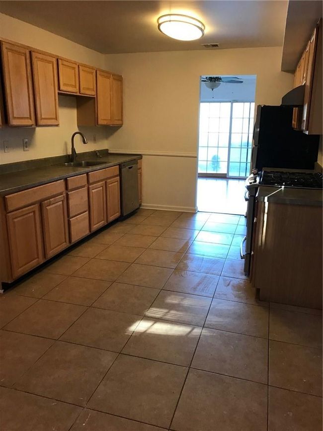 59 Woodlake Dr, Condo with 3 bedrooms, 2 bathrooms and 2 parking in Middletown NY | Image 7