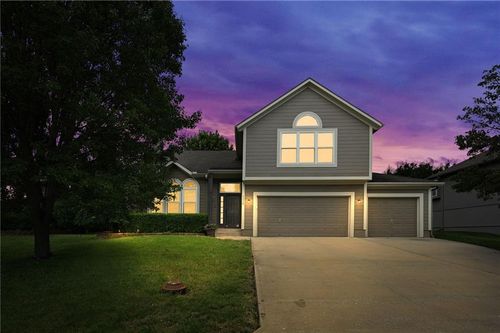 1216 Se Meridian Dr, Lee's Summit, MO, 64081-3172 | Card Image