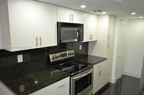 apt-m10-290 174th St, Sunny Isles Beach, FL, 33160-3245 | Card Image