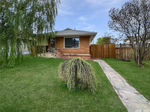 444 9th St E, Prince Albert, SK, S6V0Y2 | Card Image