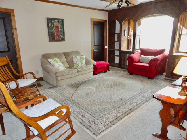 409 N Main St, Home with 5 bedrooms, 2 bathrooms and null parking in Winsted CT | Image 8