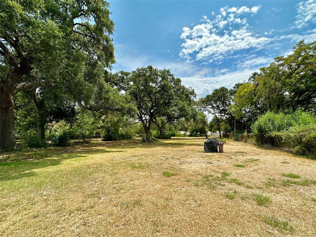 Harvey St, Clute, TX 77531