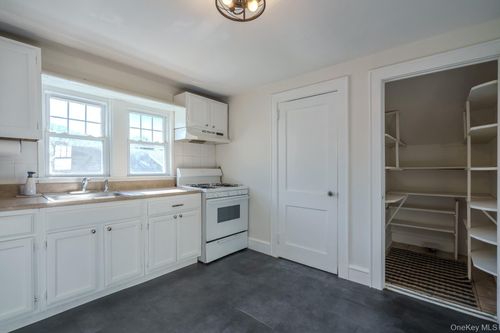 52 Irma Ave, Port Washington, NY, 11050-2828 | Card Image