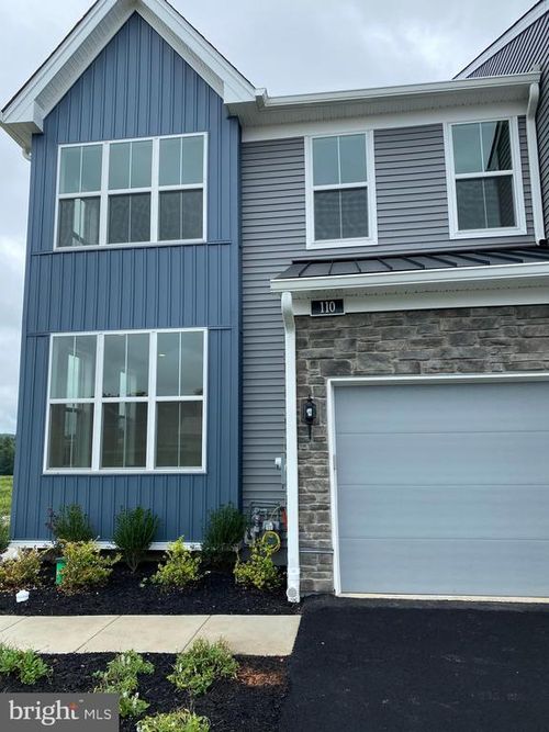 110 Ginkgo Ln, CHESTER SPRINGS, PA, 19425-3917 | Card Image