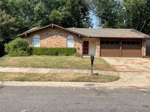 2302 Mercedes Rd, Denton, TX, 76205-5990 | Card Image