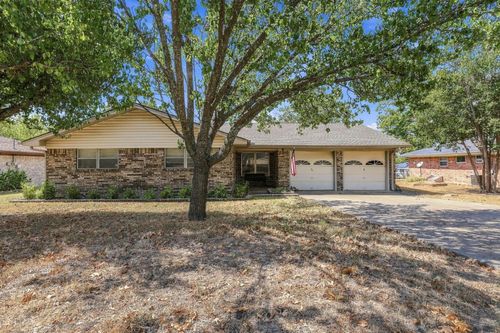 928 Maple St, Howe, TX, 75459-4526 | Card Image