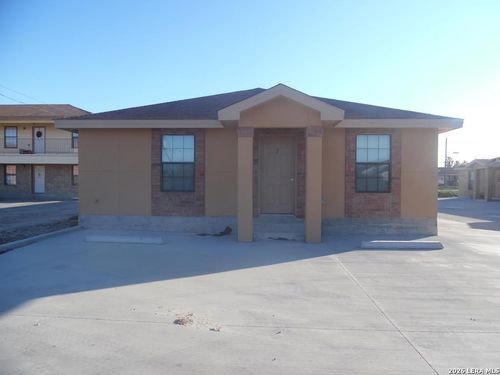 7-1458 Katy Dr, Eagle Pass, TX, 78852-6401 | Card Image
