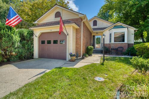 130 Exeter Ct, Hendersonville, NC, 28791-3254 | Card Image