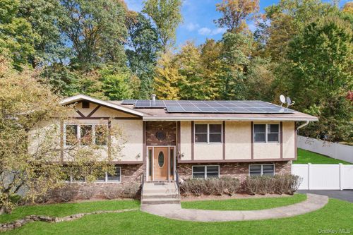 22 N Lorna Ln, Airmont, NY, 10952-4212 | Card Image
