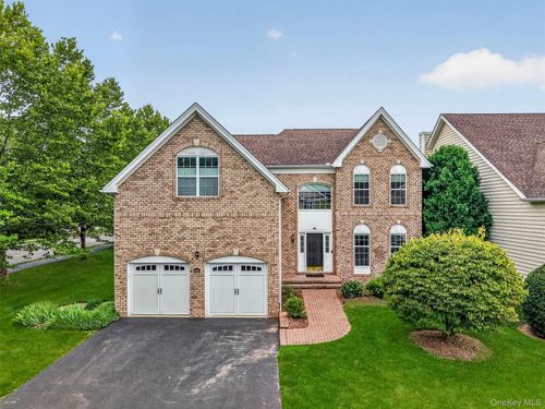 201 Roosevelt Dr, Fishkill, NY, 12524-4907 | Card Image