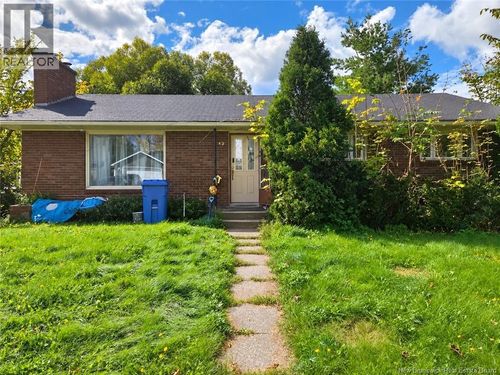 42 Princess St, House with 3 bedrooms, 2 bathrooms and null parking in Miramichi NB | Card Image