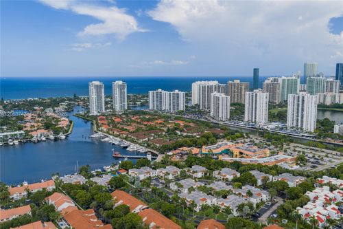 343-4-3571 Magellan Cir, Aventura, FL, 33180-3718 | Card Image