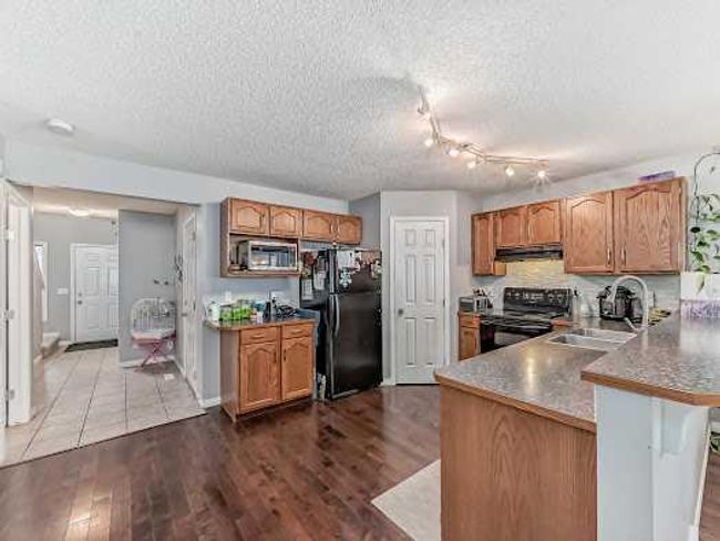 127 Hidden Creek Rise Nw, Home with 3 bedrooms, 2 bathrooms and 2 parking in Calgary AB | Image 8