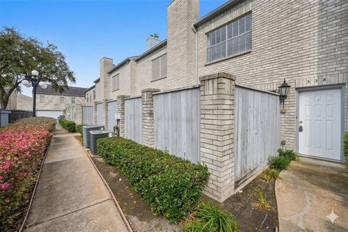 338-338 Wilcrest Dr, Houston, TX, 77042-1010 | Card Image