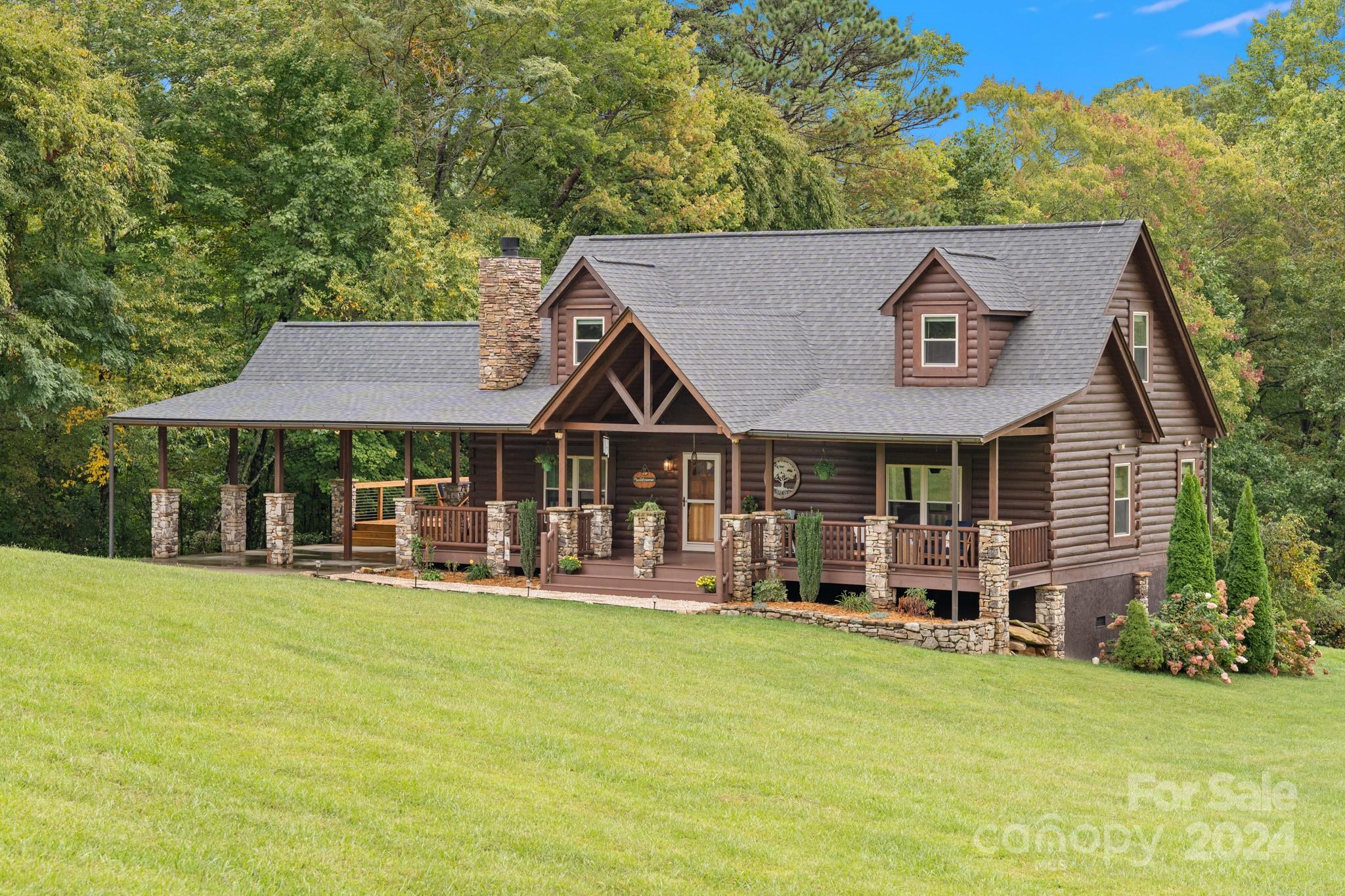 Grand Oaks Dr, Hendersonville, NC 28792