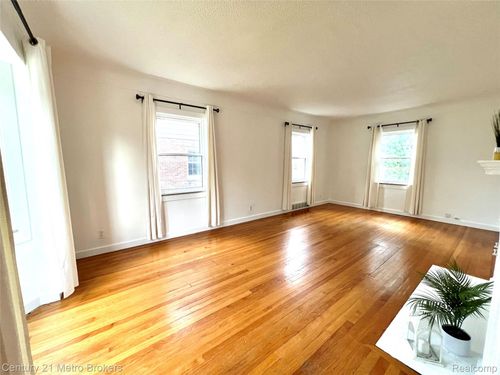 2122 Pierce St, Flint, MI, 48503-6402 | Card Image