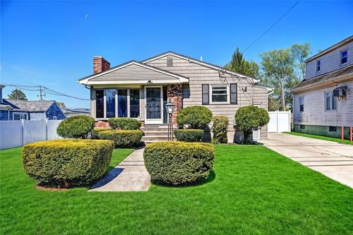 8 Ashby St, Johnston, RI, 02919-6602 | Card Image