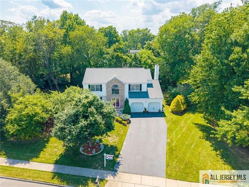 18 Loveland Ct, East Windsor, NJ, 08512-3051 | Card Image