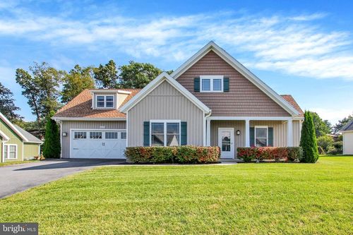 3690 Cascades Dr, FAYETTEVILLE, PA, 17222-2200 | Card Image