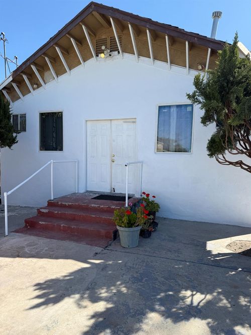 3652 Mourfield Ave, Stockton, CA, 95206-3722 | Card Image