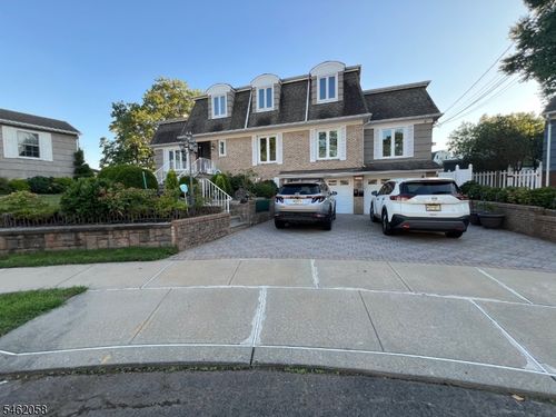 17 Andrew Ct, Bloomfield, NJ, 07003-3829 | Card Image