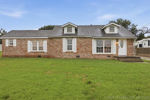 10035 Bryant Rd, Henryetta, OK, 74437-6818 | Card Image